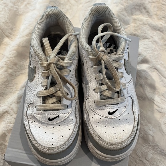 Nike Toddler AirForce Ones - Picture 3 of 8